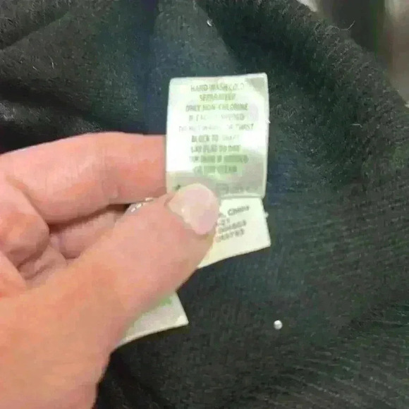 NWT Lilly Pulitzer L Laveta Rhinestone Onyx Sweater. Item# 8T - Picture 5 of 13